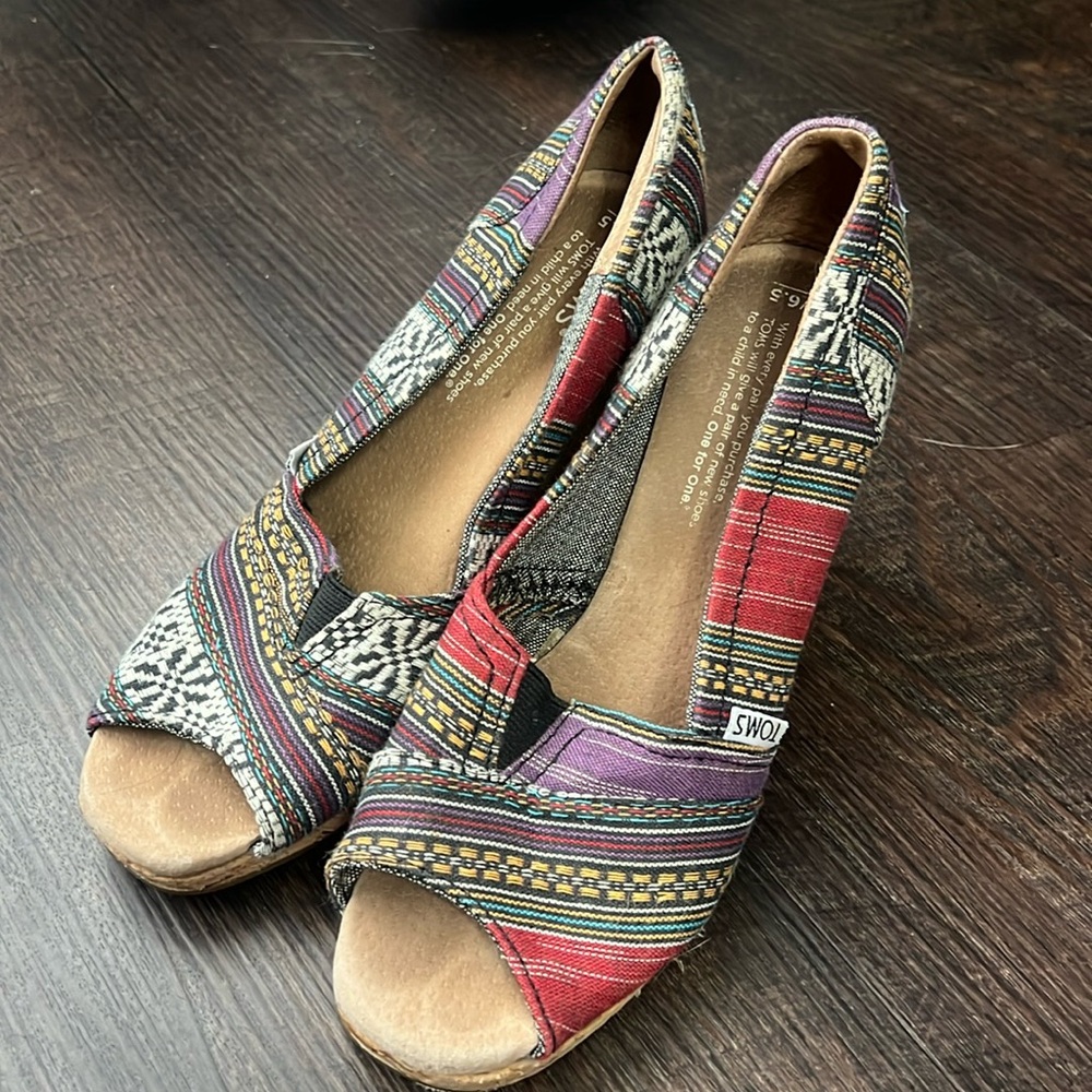 Size 6.5 colorful Toms wedges